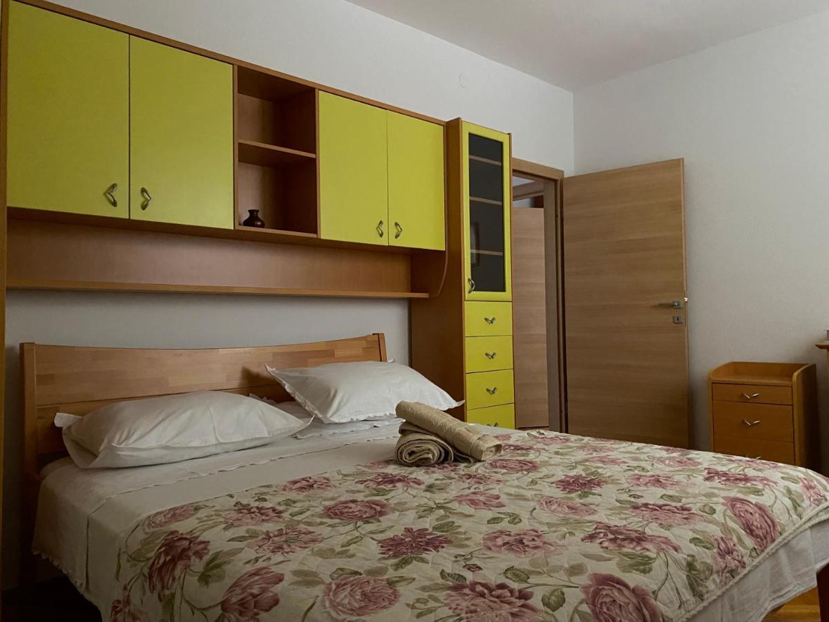 Apartamento Apartman Nives Trogir Exterior foto